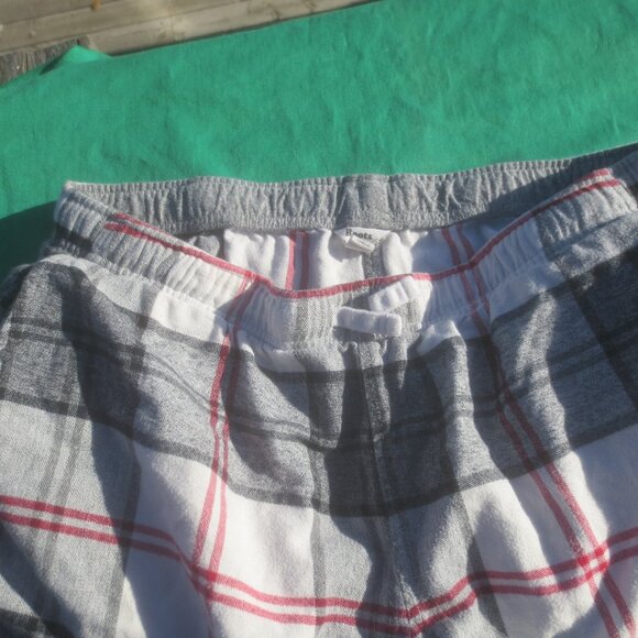 Roots Canada Cotton Flannel Pajama Lounge Shorts - Large Women's. - Picture 7 of 9